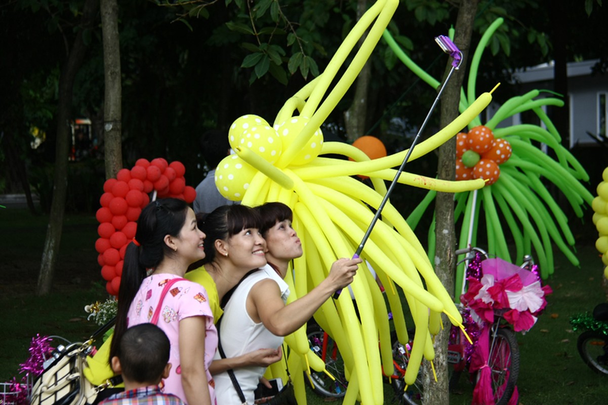 Thich thu ngam hang tram em nho tham gia le hoi duong pho HN-Hinh-14